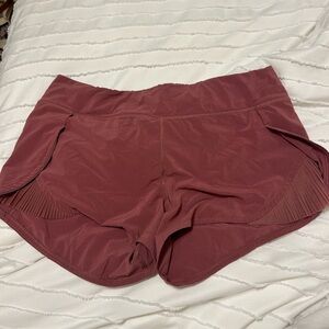 RARE Lululemon Play Off The Pleats shorts 3” size 10 in Maroon